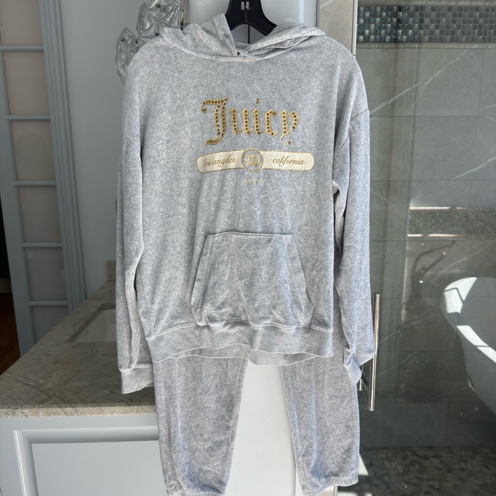 Juicy Couture Velour Tracksuit Set in light Grey - Picture 5 of 11